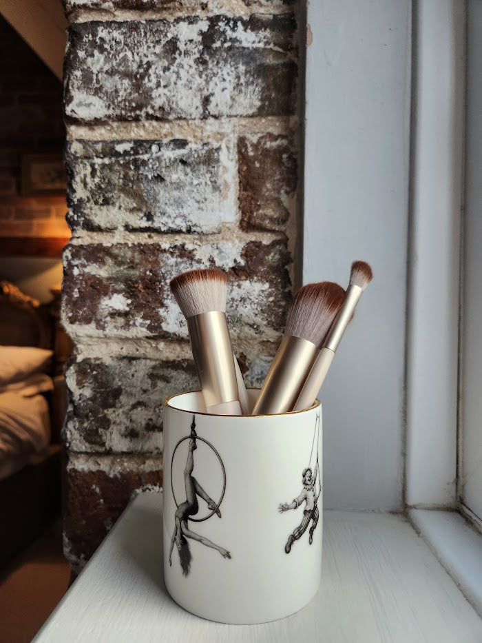 'Air dance' Candle Pot