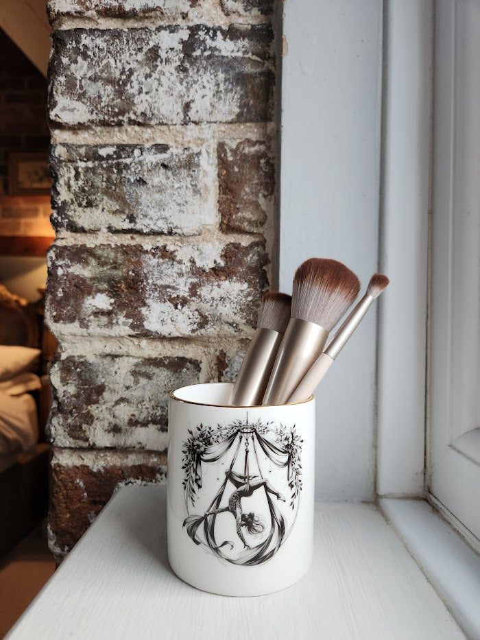 'Acrobelle' Candle Pot