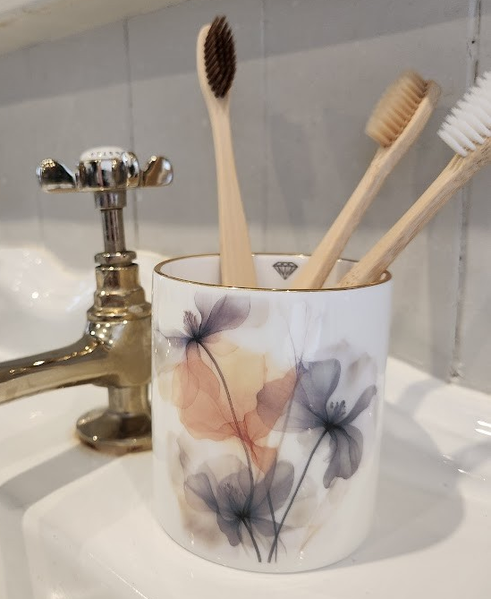 'Whispering Flowers' Candle Pot